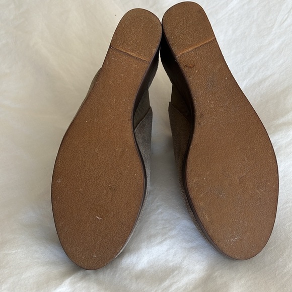 Bettye Muller New York suede platform clogs like new! Size 8.5 - Picture 9 of 10